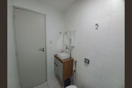 Banheiro de apartamento para alugar com 1 quarto, 45m² em Itararé, São Vicente
