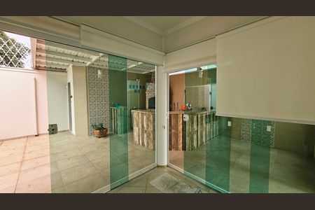 Casa de condomínio à venda com 335m², 3 quartos e 4 vagas