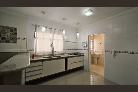 Casa de condomínio à venda com 335m², 3 quartos e 4 vagas