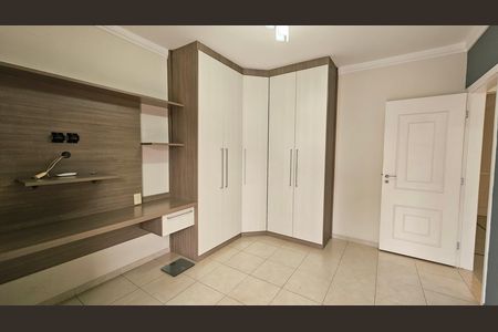 Casa de condomínio à venda com 335m², 3 quartos e 4 vagas