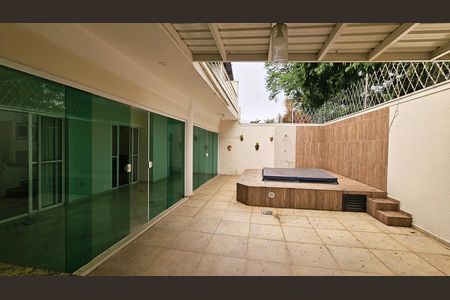 Casa de condomínio à venda com 335m², 3 quartos e 4 vagas