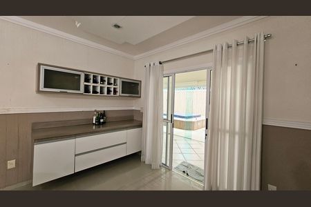 Casa de condomínio à venda com 335m², 3 quartos e 4 vagas