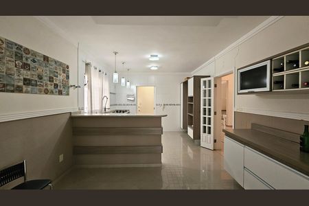 Casa de condomínio à venda com 335m², 3 quartos e 4 vagas