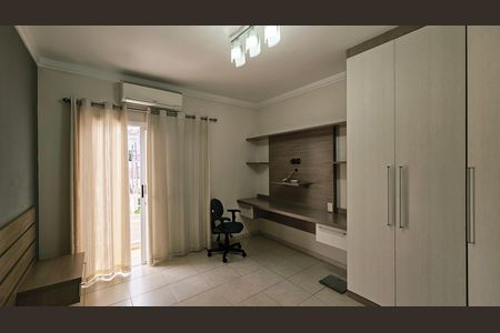 Casa de condomínio à venda com 335m², 3 quartos e 4 vagas