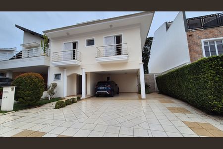 Casa de condomínio à venda com 335m², 3 quartos e 4 vagas