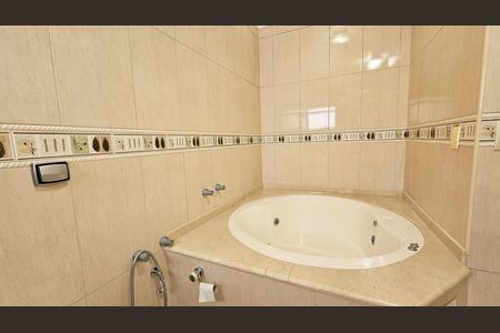 Casa de condomínio à venda com 335m², 3 quartos e 4 vagas