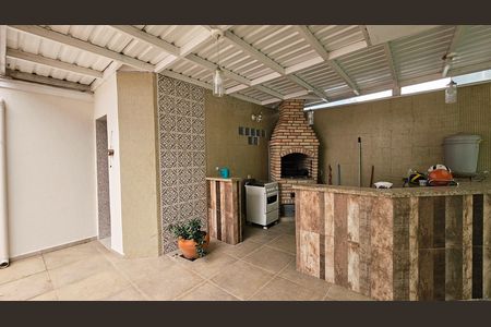 Casa de condomínio à venda com 335m², 3 quartos e 4 vagas