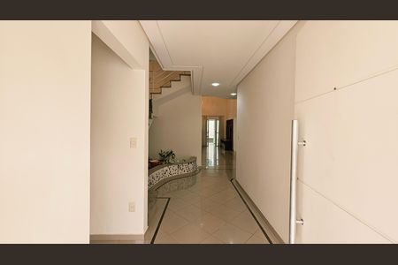 Casa de condomínio à venda com 335m², 3 quartos e 4 vagas