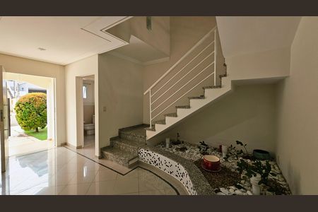 Casa de condomínio à venda com 335m², 3 quartos e 4 vagas