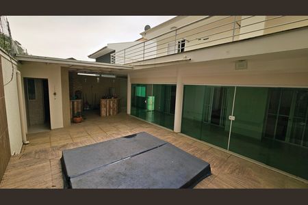 Casa de condomínio à venda com 335m², 3 quartos e 4 vagas