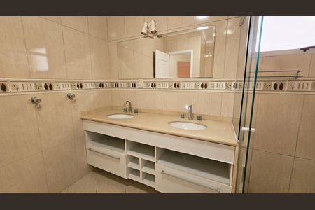 Casa de condomínio à venda com 335m², 3 quartos e 4 vagas