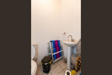 Casa à venda com 304m², 1 quarto e 2 vagasBanheiro Salão Casa 2