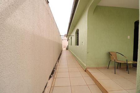 Casa para alugar com 300m², 3 quartos e 3 vagasFachada