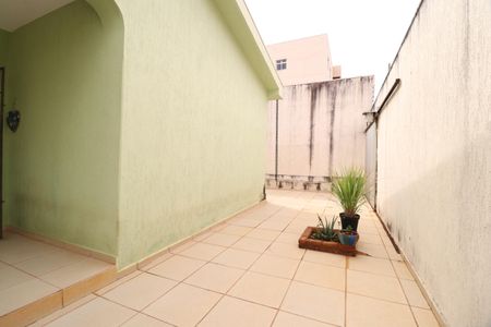 Casa para alugar com 300m², 3 quartos e 3 vagasFachada