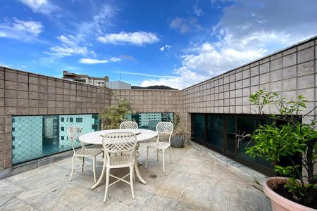 Apartamento à venda com 340m², 5 quartos e 4 vagas Apartamento à venda com 340m², 5 quartos e 4 vagasCobertura