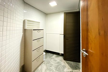 Apartamento à venda com 340m², 5 quartos e 4 vagas Apartamento à venda com 340m², 5 quartos e 4 vagasSauna