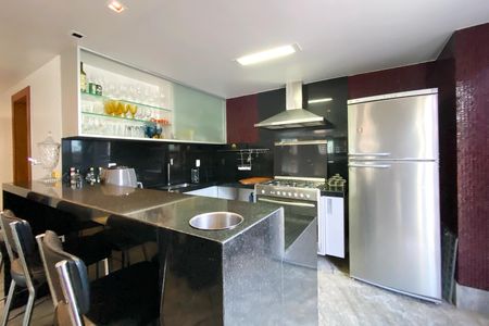 Apartamento à venda com 340m², 5 quartos e 4 vagas Apartamento à venda com 340m², 5 quartos e 4 vagasEspaço Gourmet