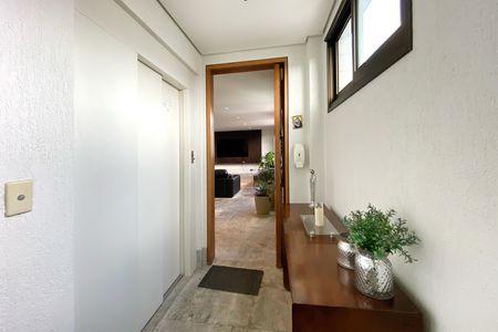Apartamento à venda com 340m², 5 quartos e 4 vagas Apartamento à venda com 340m², 5 quartos e 4 vagasHall de Serviço