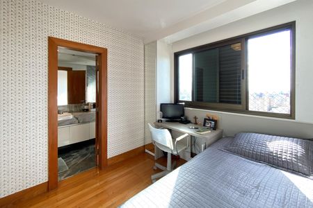 Apartamento à venda com 340m², 5 quartos e 4 vagas Apartamento à venda com 340m², 5 quartos e 4 vagasSuite 2