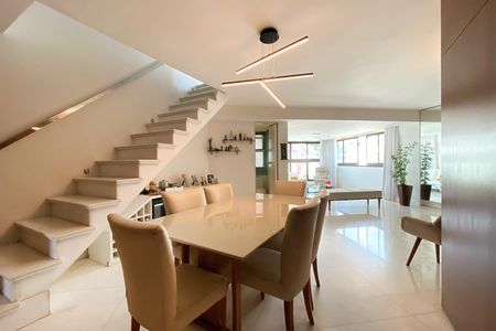 Apartamento à venda com 340m², 5 quartos e 4 vagas Apartamento à venda com 340m², 5 quartos e 4 vagasSala de Jantar