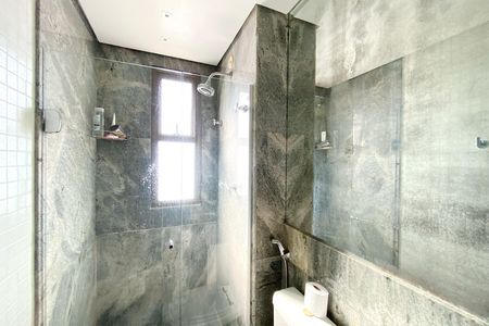 Apartamento à venda com 340m², 5 quartos e 4 vagas Apartamento à venda com 340m², 5 quartos e 4 vagasBanheiro da Suíte 3