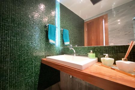 Apartamento à venda com 340m², 5 quartos e 4 vagas Apartamento à venda com 340m², 5 quartos e 4 vagasLavabo cobertura
