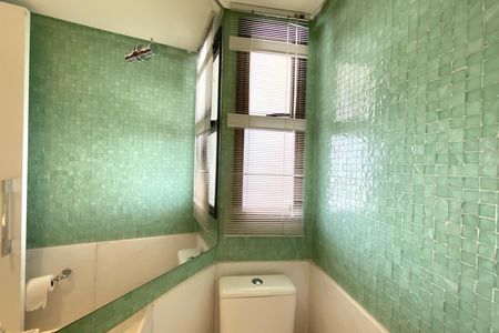 Apartamento à venda com 340m², 5 quartos e 4 vagas Apartamento à venda com 340m², 5 quartos e 4 vagasLavabo da Sala