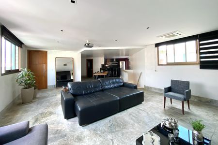 Apartamento à venda com 340m², 5 quartos e 4 vagas Apartamento à venda com 340m², 5 quartos e 4 vagasSala de Estar