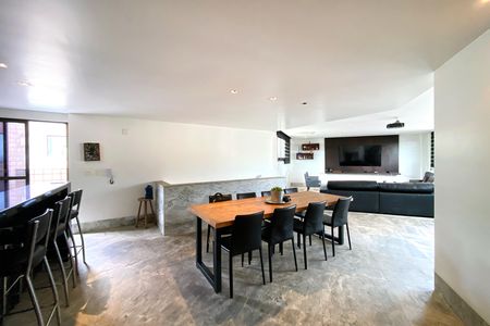 Apartamento à venda com 340m², 5 quartos e 4 vagas Apartamento à venda com 340m², 5 quartos e 4 vagasEspaço Gourmet