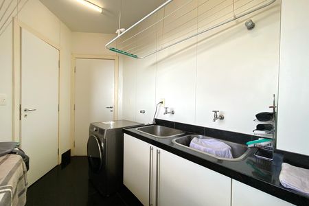 Apartamento à venda com 340m², 5 quartos e 4 vagas Apartamento à venda com 340m², 5 quartos e 4 vagasÁrea de Serviço