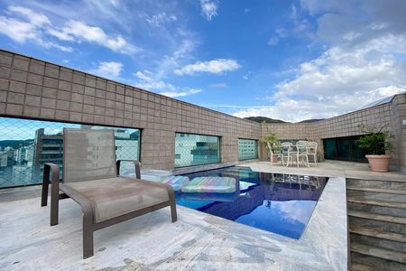 Apartamento à venda com 340m², 5 quartos e 4 vagas Apartamento à venda com 340m², 5 quartos e 4 vagasPiscina