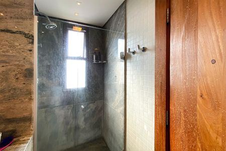 Apartamento à venda com 340m², 5 quartos e 4 vagas Apartamento à venda com 340m², 5 quartos e 4 vagasBanheiro da Suíte 2