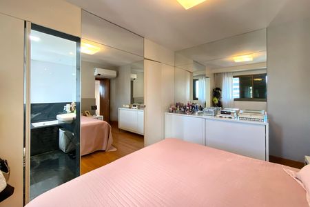 Apartamento à venda com 340m², 5 quartos e 4 vagas Apartamento à venda com 340m², 5 quartos e 4 vagasSuite 1