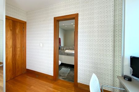 Apartamento à venda com 340m², 5 quartos e 4 vagas Apartamento à venda com 340m², 5 quartos e 4 vagasSuite 2