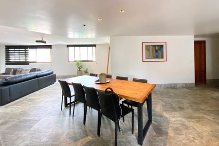 Apartamento à venda com 340m², 5 quartos e 4 vagas Apartamento à venda com 340m², 5 quartos e 4 vagasEspaço Gourmet