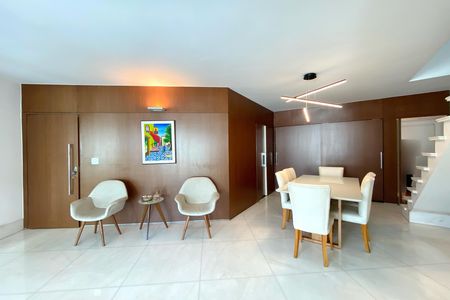 Apartamento à venda com 340m², 5 quartos e 4 vagas Apartamento à venda com 340m², 5 quartos e 4 vagasSala de Jantar