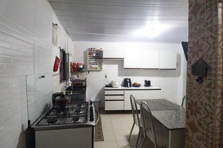 Casa à venda com 185m², 2 quartos e 2 vagas Casa à venda com 185m², 2 quartos e 2 vagasCozinha