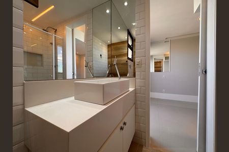 Apartamento à venda com 160m², 2 quartos e 2 vagas Apartamento à venda com 160m², 2 quartos e 2 vagasSuíte - Banheiro