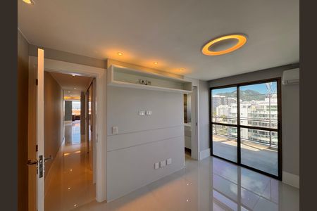 Apartamento à venda com 160m², 2 quartos e 2 vagas Apartamento à venda com 160m², 2 quartos e 2 vagasSuíte