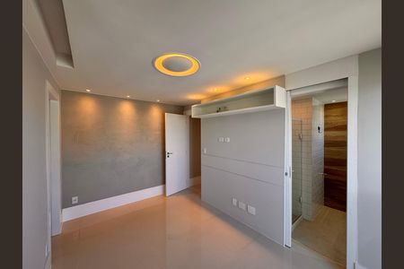 Apartamento à venda com 160m², 2 quartos e 2 vagas Apartamento à venda com 160m², 2 quartos e 2 vagasSuíte