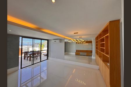 Apartamento à venda com 160m², 2 quartos e 2 vagas Apartamento à venda com 160m², 2 quartos e 2 vagasSala