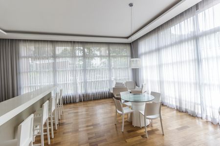 Apartamento para alugar com 52m², 1 quarto e 1 vaga Apartamento para alugar com 52m², 1 quarto e 1 vagaÁrea comum - Salão de festas