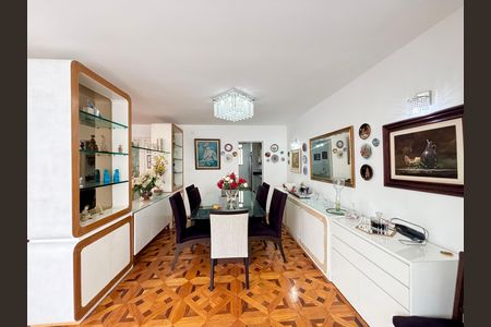 Apartamento à venda com 292m², 4 quartos e 1 vaga Apartamento à venda com 292m², 4 quartos e 1 vagaSala