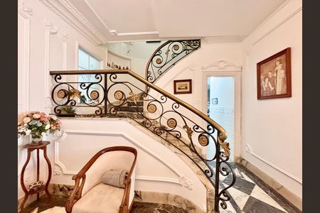 Apartamento à venda com 292m², 4 quartos e 1 vaga Apartamento à venda com 292m², 4 quartos e 1 vagaSala