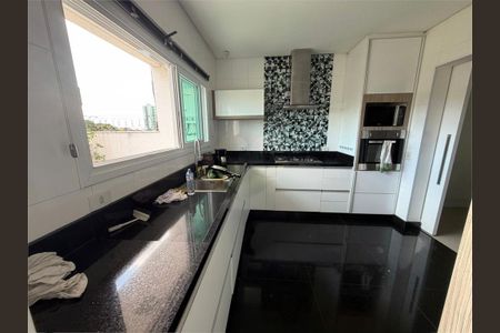 Casa à venda com 222m², 3 quartos e 5 vagas