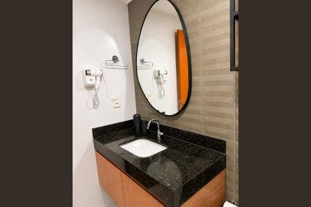 Banheiro de apartamento para alugar com 1 quarto, 51m² em Setor Bueno, Goiânia