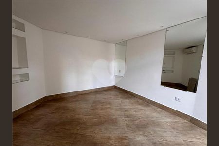 Casa à venda com 136m², 2 quartos e 4 vagas