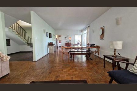 Casa à venda com 317m², 3 quartos e 2 vagas