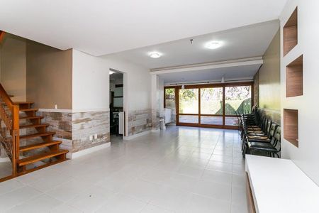 Sala de casa de condomínio para alugar com 3 quartos, 233m² em Tristeza, Porto Alegre