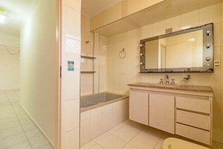 Apartamento à venda com 84m², 2 quartos e 1 vaga Apartamento à venda com 84m², 2 quartos e 1 vagaBanheiro social